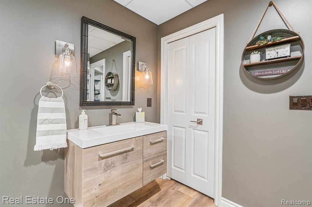 13672 EATON Drive, Unit 9, Plymouth, MI 48170 — Photo 56