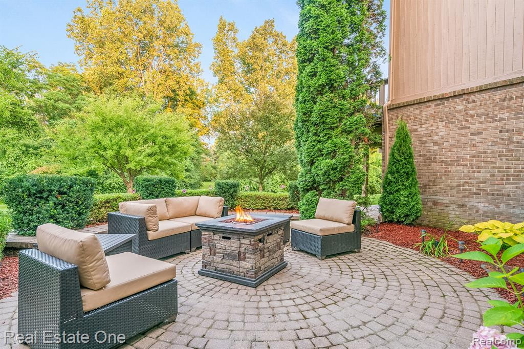 13672 EATON Drive, Unit 9, Plymouth, MI 48170 — Photo 61