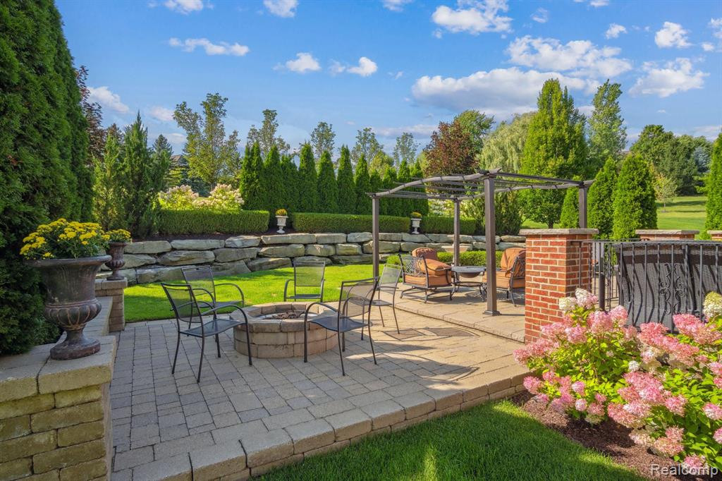 18429 STONERIDGE Court, Northville, MI 48168 — Photo 50
