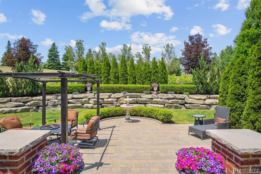 18429 STONERIDGE Court, Northville, MI 48168 — Photo 53