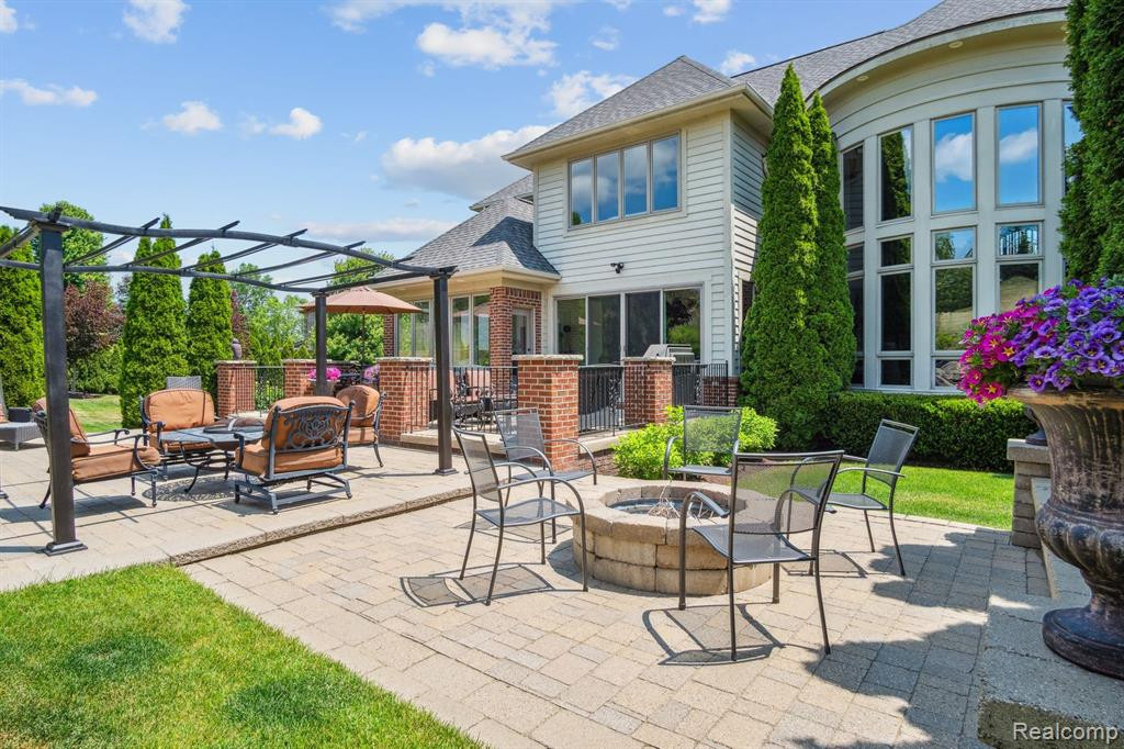 18429 STONERIDGE Court, Northville, MI 48168 — Photo 54