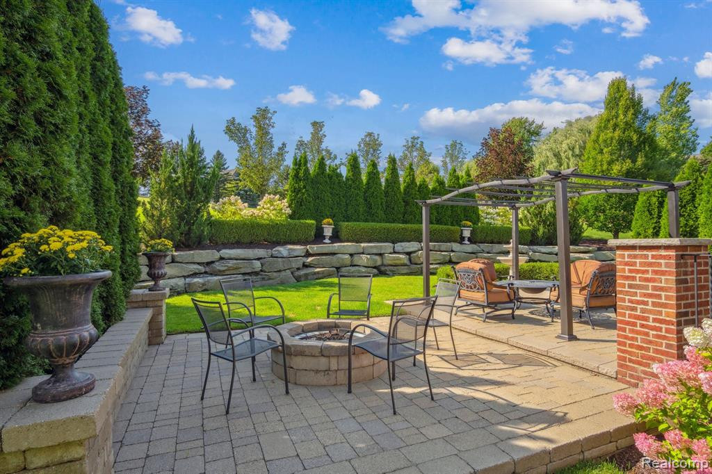 18429 STONERIDGE Court, Northville, MI 48168 — Photo 57