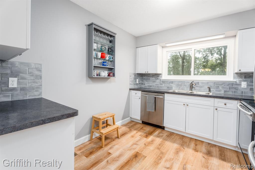 475 GLENWAY Street, Brighton, MI 48116 — Photo 10