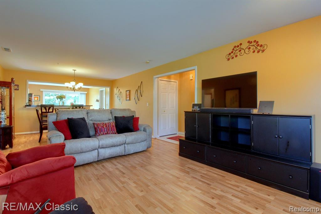 28322 CARLTON WAY Drive, Novi, MI 48377 — Photo 4