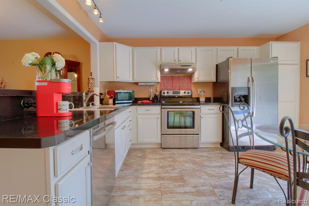 28322 CARLTON WAY Drive, Novi, MI 48377 — Photo 7