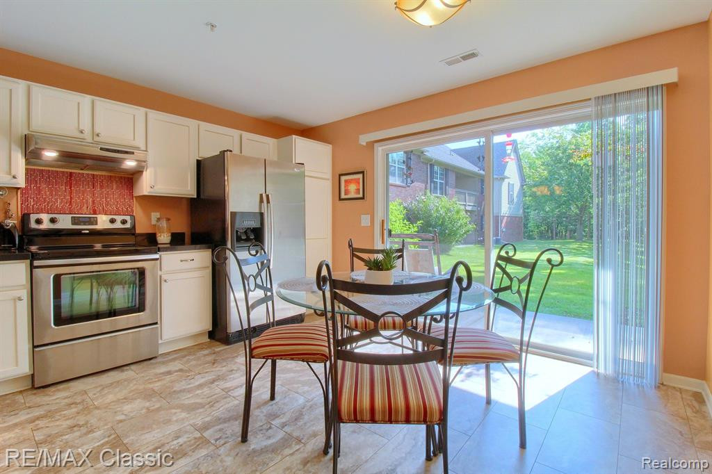 28322 CARLTON WAY Drive, Novi, MI 48377 — Photo 8
