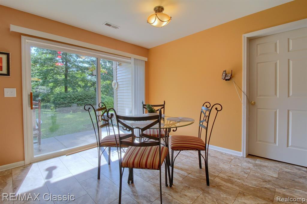 28322 CARLTON WAY Drive, Novi, MI 48377 — Photo 9