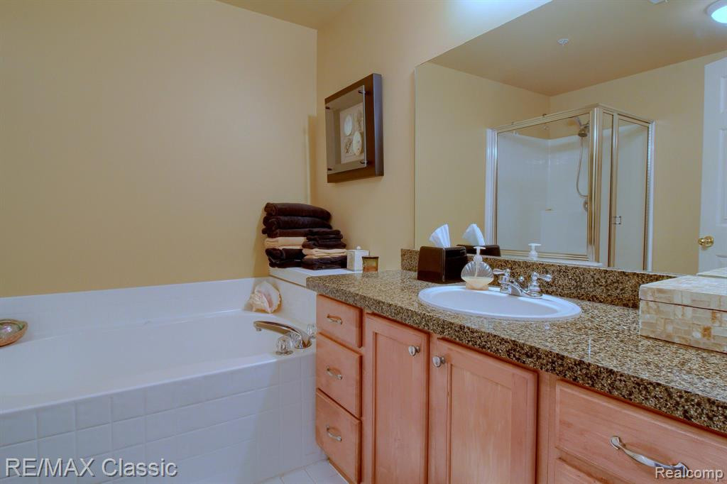 28322 CARLTON WAY Drive, Novi, MI 48377 — Photo 14