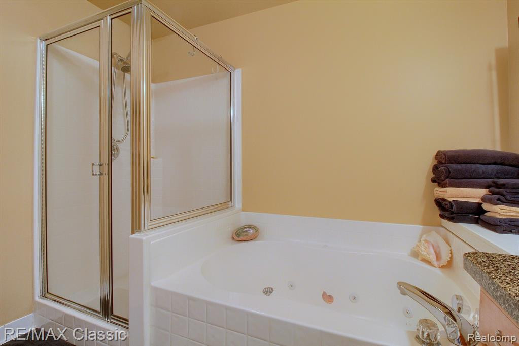 28322 CARLTON WAY Drive, Novi, MI 48377 — Photo 15