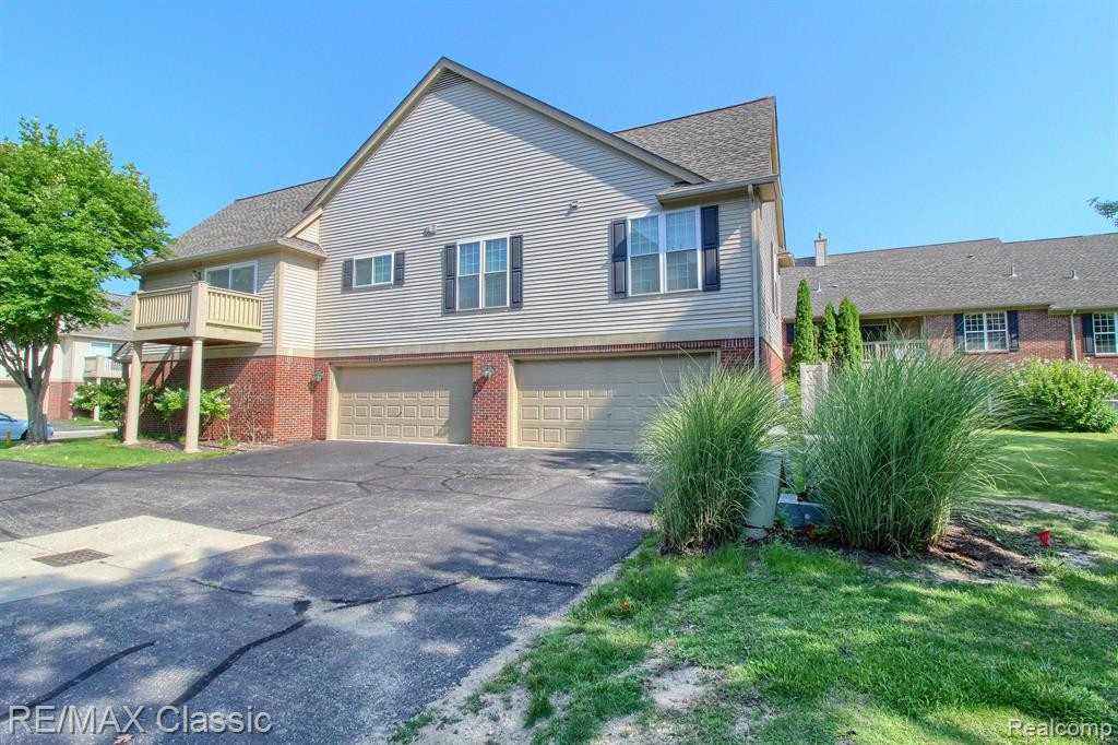 28322 CARLTON WAY Drive, Novi, MI 48377 — Photo 25