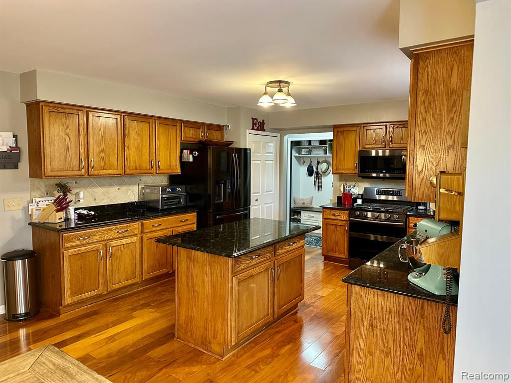 260 BLOSSOM Drive, Canton, MI 48188 — Photo 5