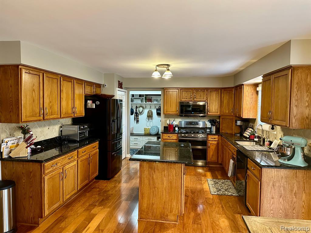 260 BLOSSOM Drive, Canton, MI 48188 — Photo 6