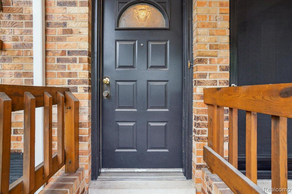 281 PINEWOOD Circle, Plymouth, MI 48170 — Photo 3