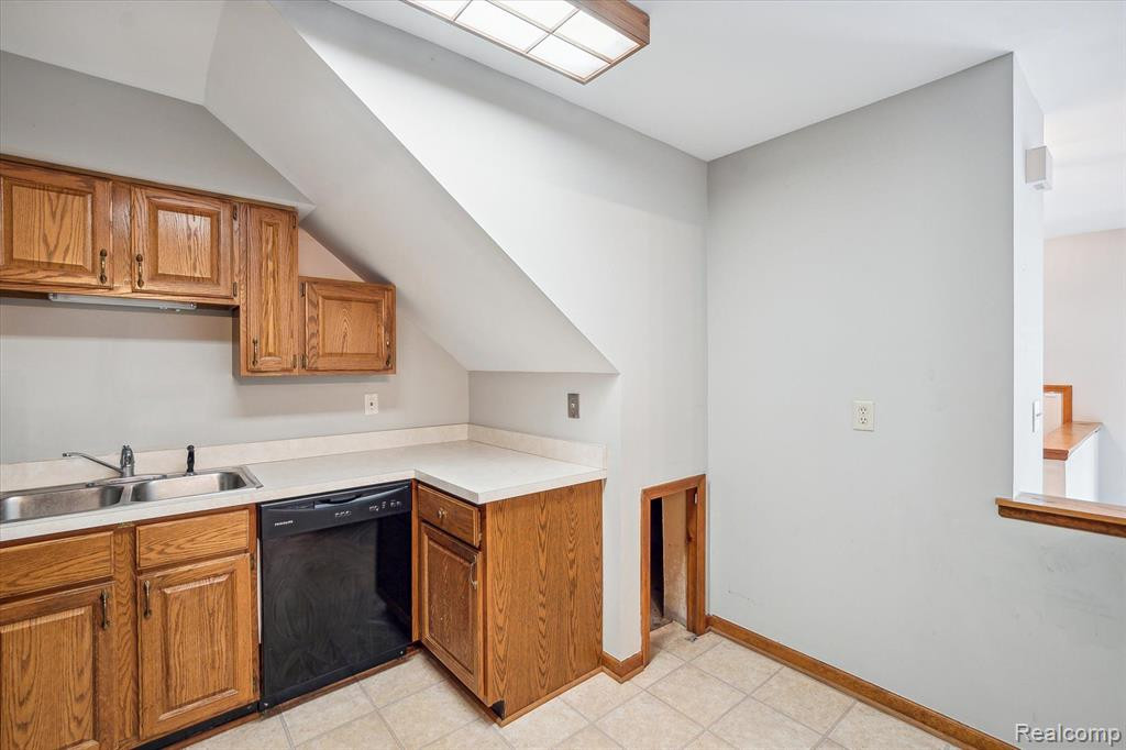 281 PINEWOOD Circle, Plymouth, MI 48170 — Photo 9