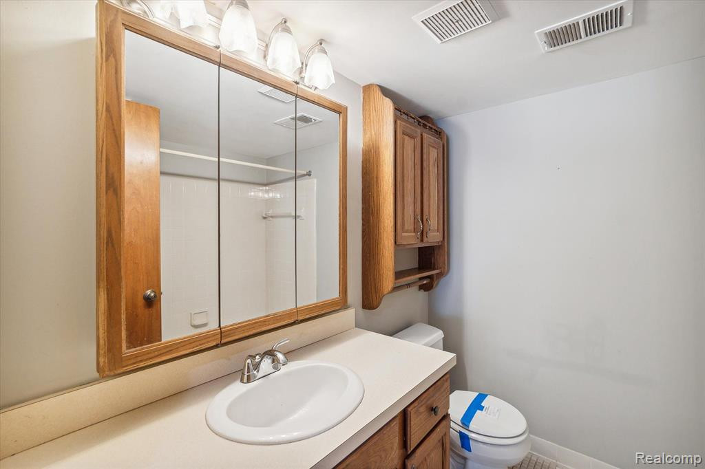 281 PINEWOOD Circle, Plymouth, MI 48170 — Photo 14