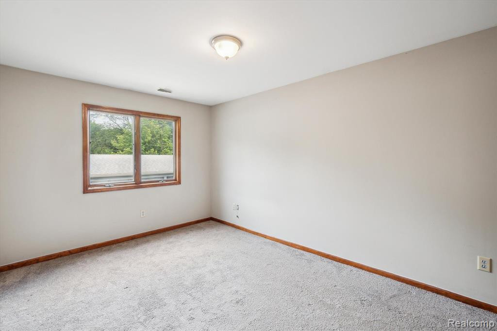 281 PINEWOOD Circle, Plymouth, MI 48170 — Photo 18