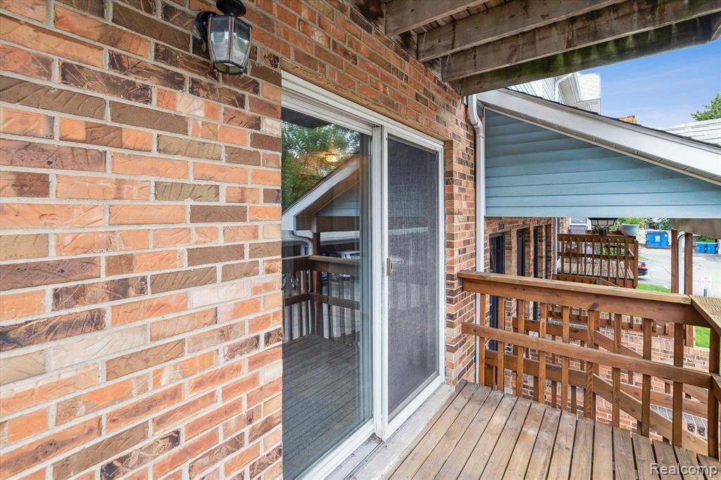 281 PINEWOOD Circle, Plymouth, MI 48170 — Photo 28