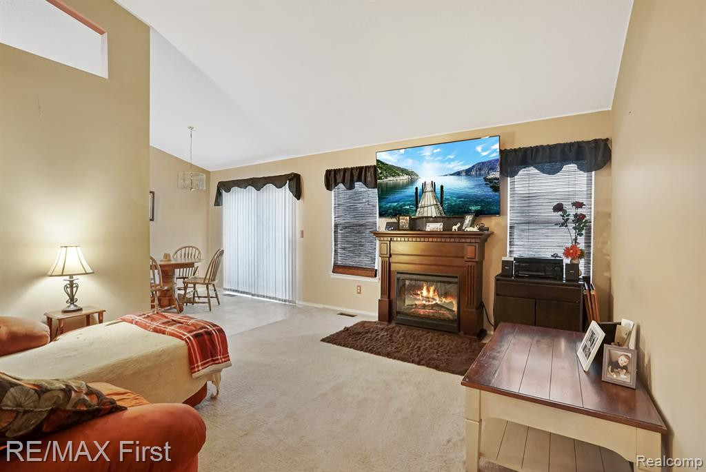 22566 SILVER CREEK Drive, Woodhaven, MI 48183 — Photo 4