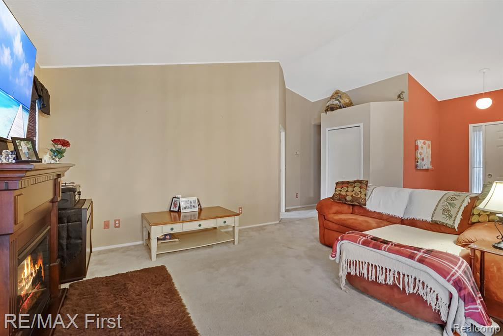 22566 SILVER CREEK Drive, Woodhaven, MI 48183 — Photo 5