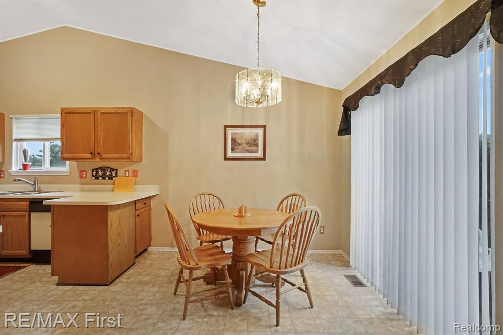 22566 SILVER CREEK Drive, Woodhaven, MI 48183 — Photo 6