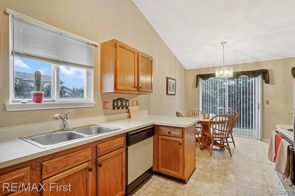 22566 SILVER CREEK Drive, Woodhaven, MI 48183 — Photo 9