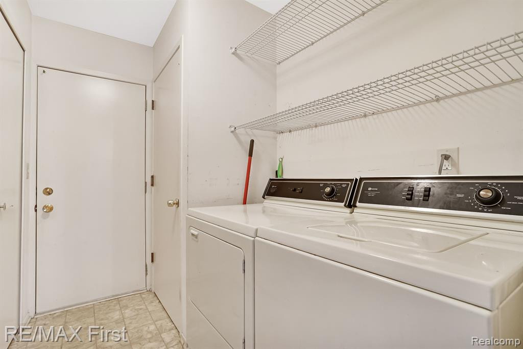22566 SILVER CREEK Drive, Woodhaven, MI 48183 — Photo 10