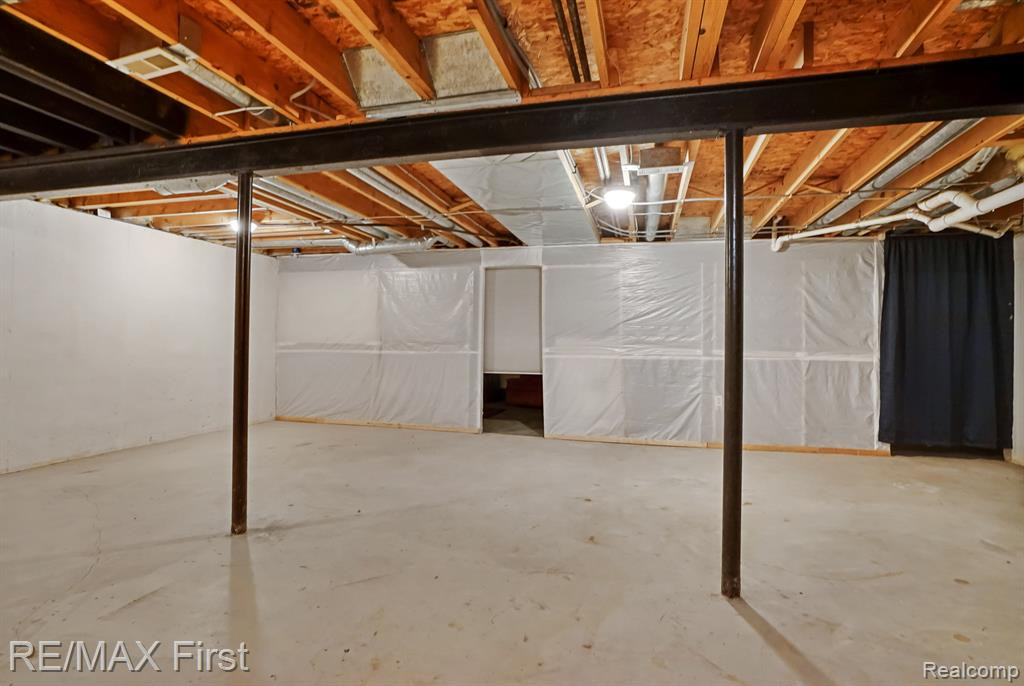22566 SILVER CREEK Drive, Woodhaven, MI 48183 — Photo 15