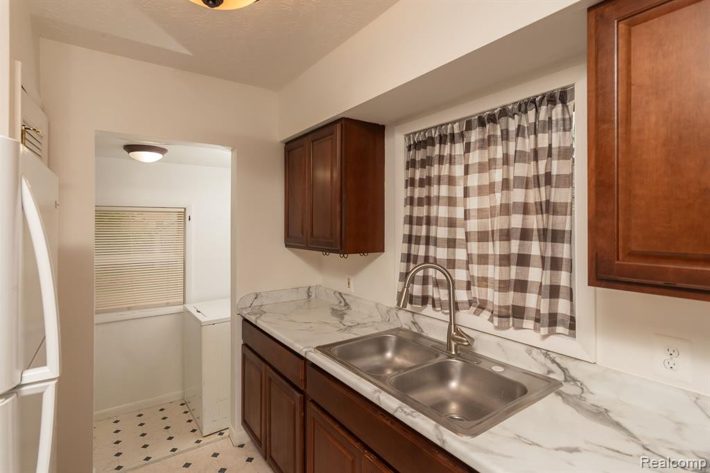 291 DAKOTA Street, Ypsilanti, MI 48198 — Photo 7