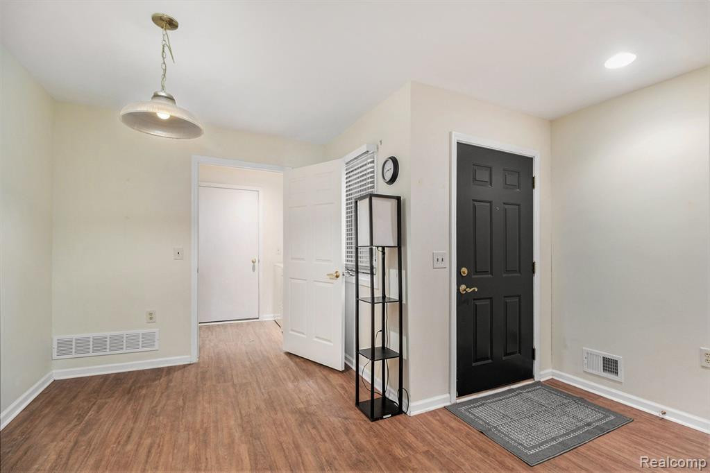 21340 MULBERRY Court, Farmington Hills, MI 48336 — Photo 4