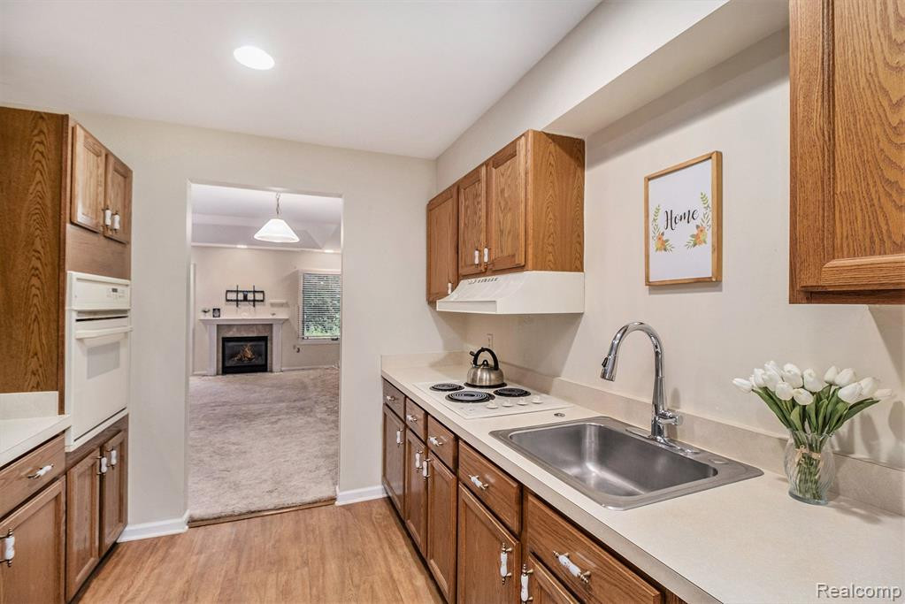 21340 MULBERRY Court, Farmington Hills, MI 48336 — Photo 10