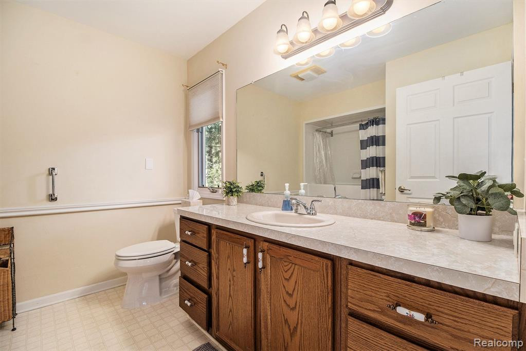 21340 MULBERRY Court, Farmington Hills, MI 48336 — Photo 23