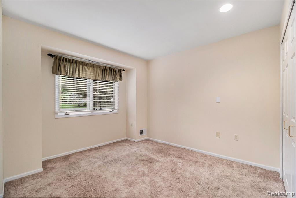 21340 MULBERRY Court, Farmington Hills, MI 48336 — Photo 28