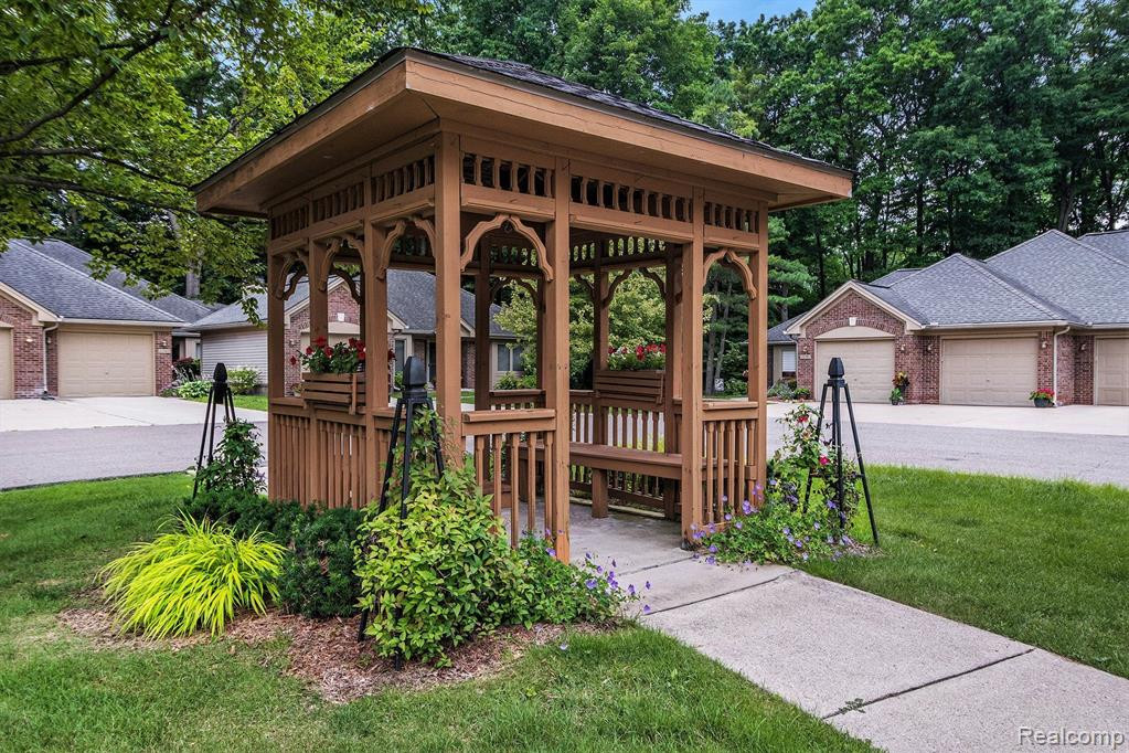 21340 MULBERRY Court, Farmington Hills, MI 48336 — Photo 33