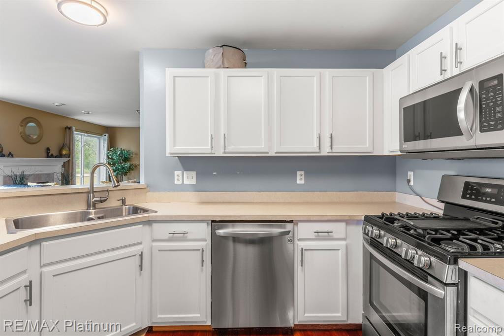 9562 ENDICOTT Lane, Ypsilanti, MI 48197 — Photo 12