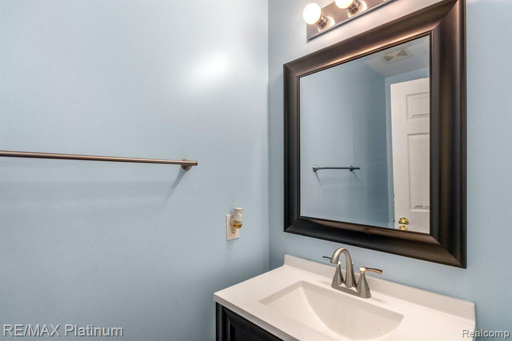 9562 ENDICOTT Lane, Ypsilanti, MI 48197 — Photo 15
