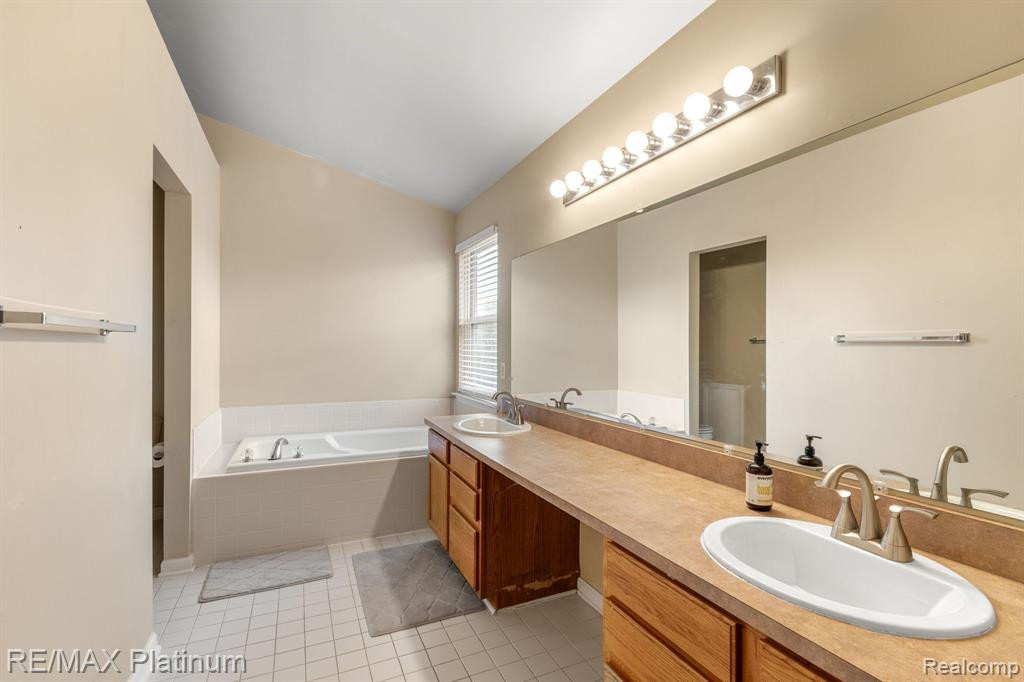 9562 ENDICOTT Lane, Ypsilanti, MI 48197 — Photo 28