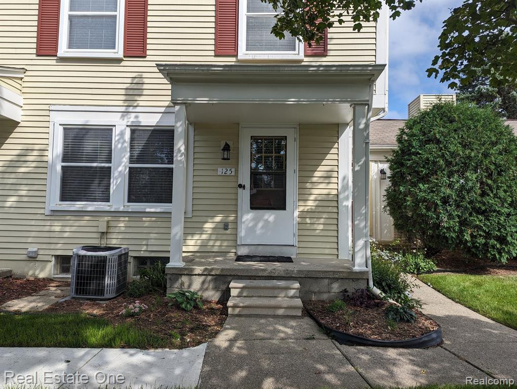 125 LAKE VILLAGE Drive, Walled Lake, MI 48390 — front exterior