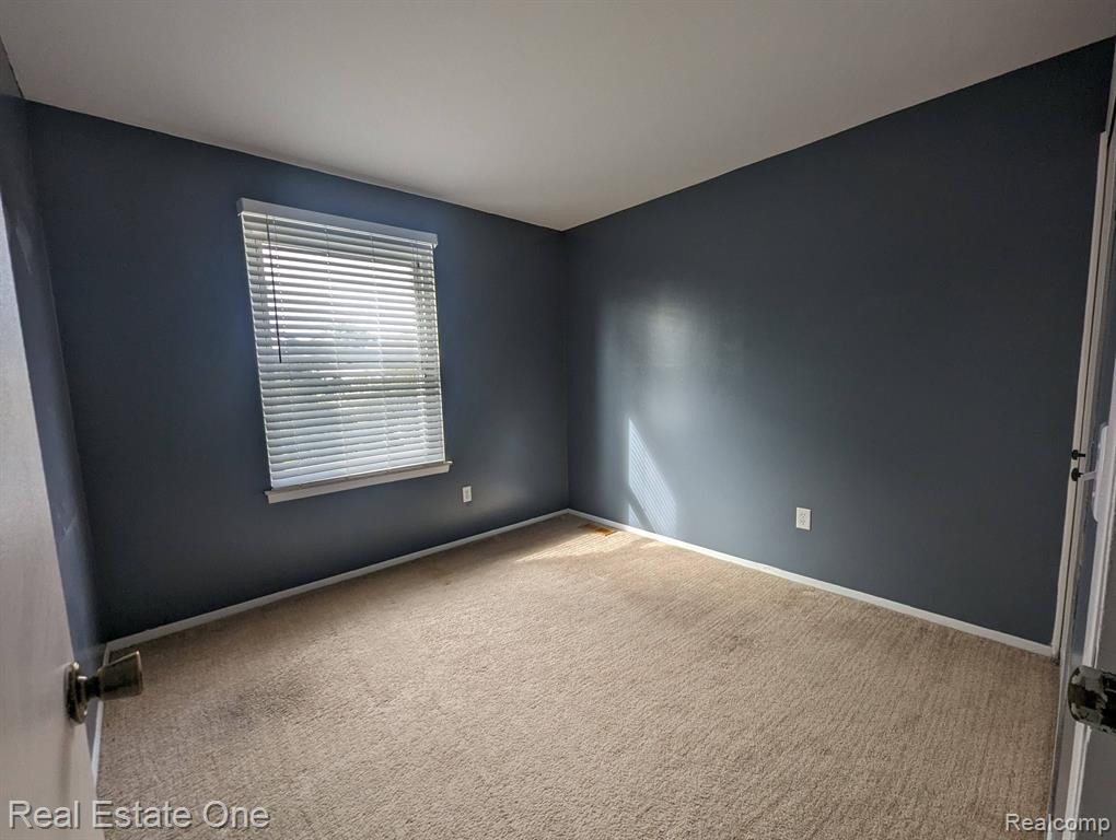 125 LAKE VILLAGE Drive, Walled Lake, MI 48390 — Photo 10