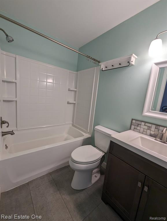 125 LAKE VILLAGE Drive, Walled Lake, MI 48390 — Photo 12