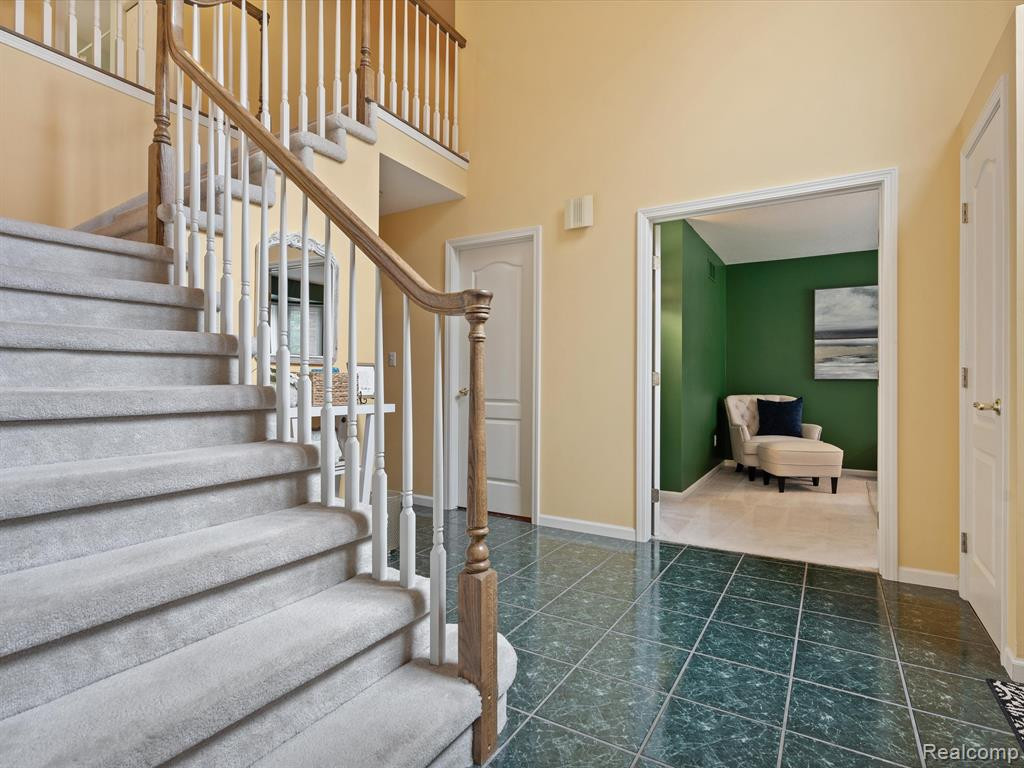 5401 LOHR LAKE Drive, Ann Arbor, MI 48108 — Photo 9