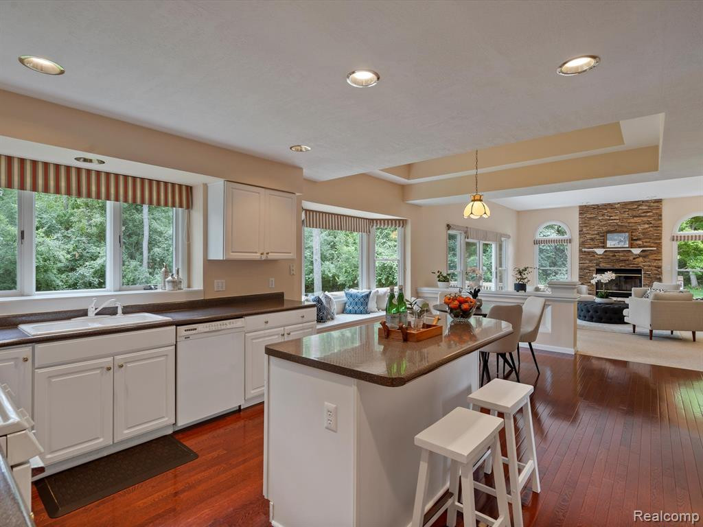 5401 LOHR LAKE Drive, Ann Arbor, MI 48108 — Photo 24