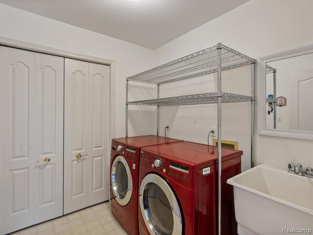 5401 LOHR LAKE Drive, Ann Arbor, MI 48108 — Photo 28