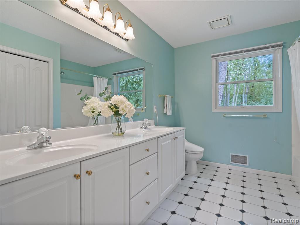 5401 LOHR LAKE Drive, Ann Arbor, MI 48108 — Photo 35