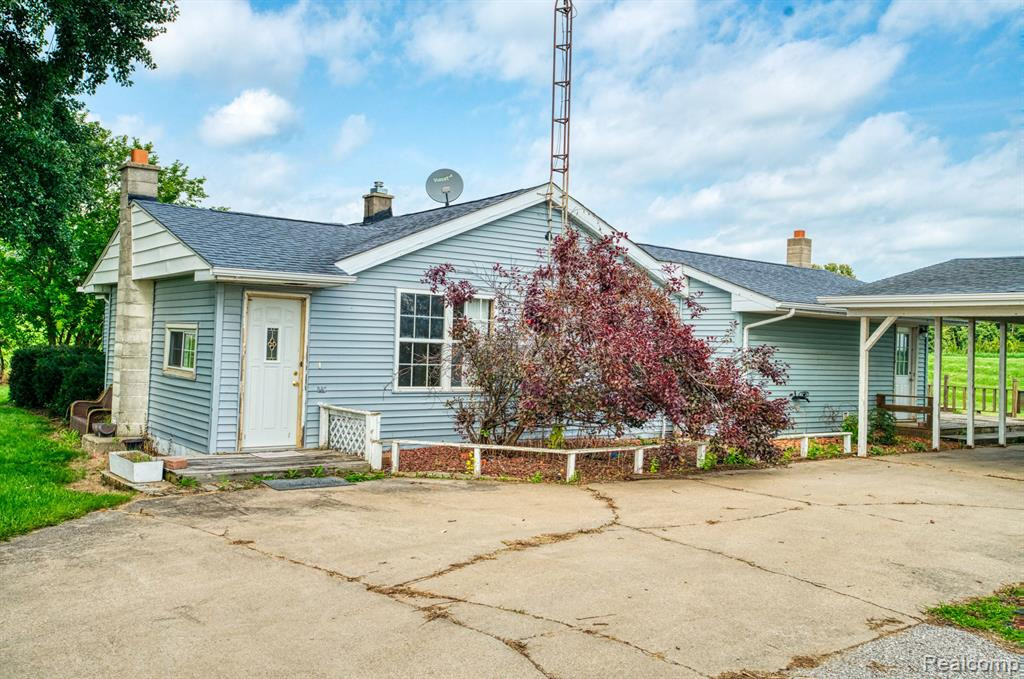 8015 EAST Road, Saginaw, MI 48601 — Photo 2