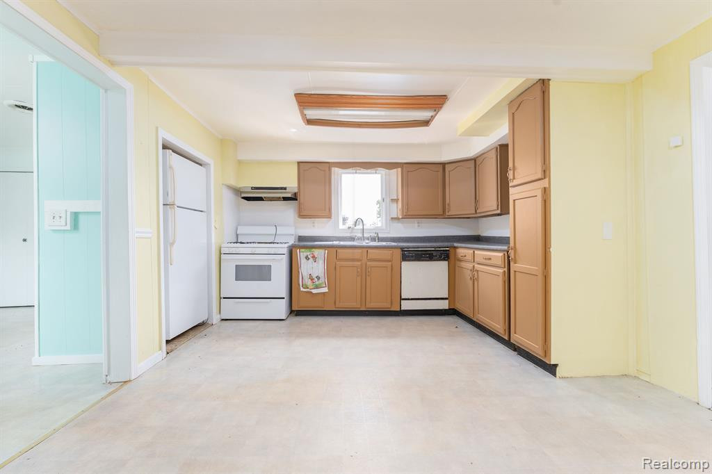 8015 EAST Road, Saginaw, MI 48601 — Photo 7