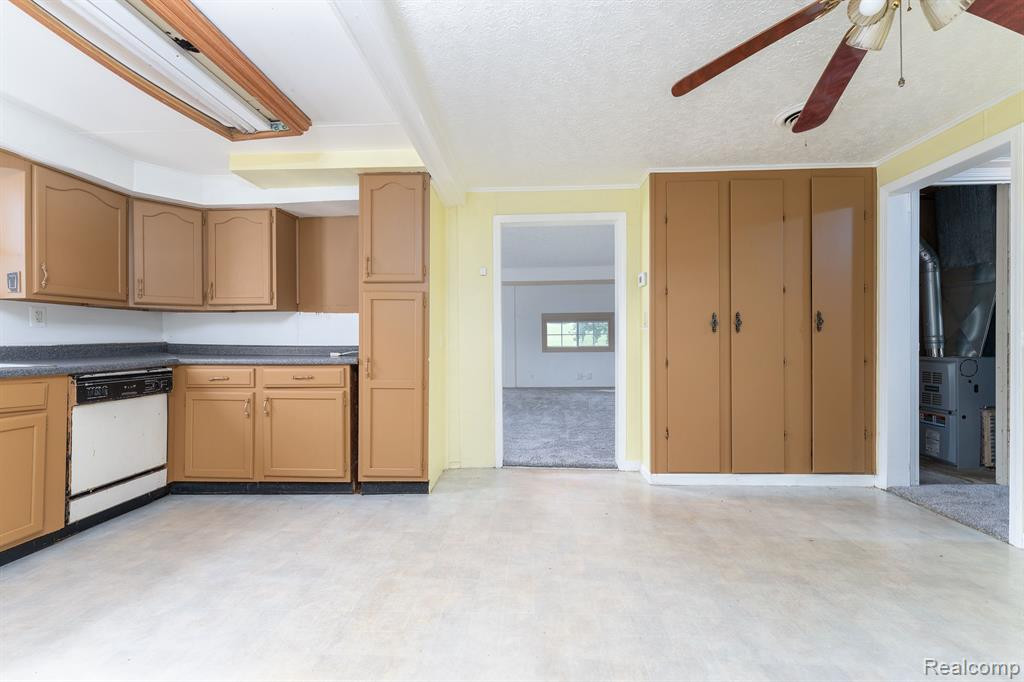 8015 EAST Road, Saginaw, MI 48601 — Photo 8