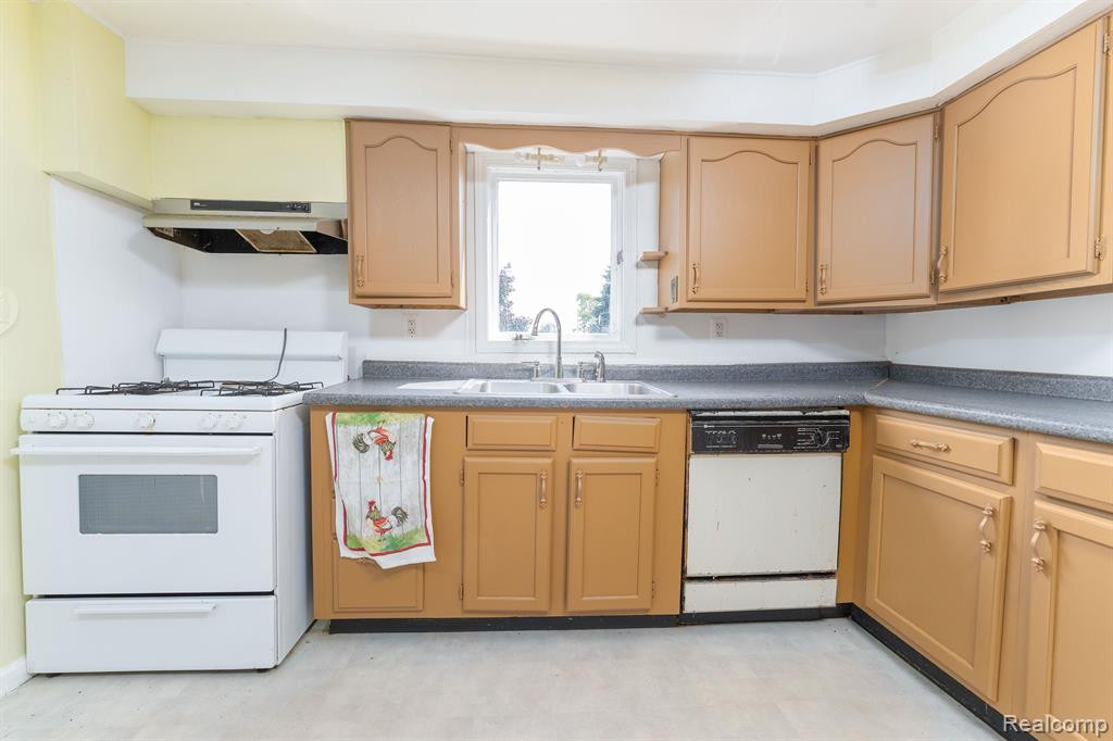 8015 EAST Road, Saginaw, MI 48601 — Photo 9