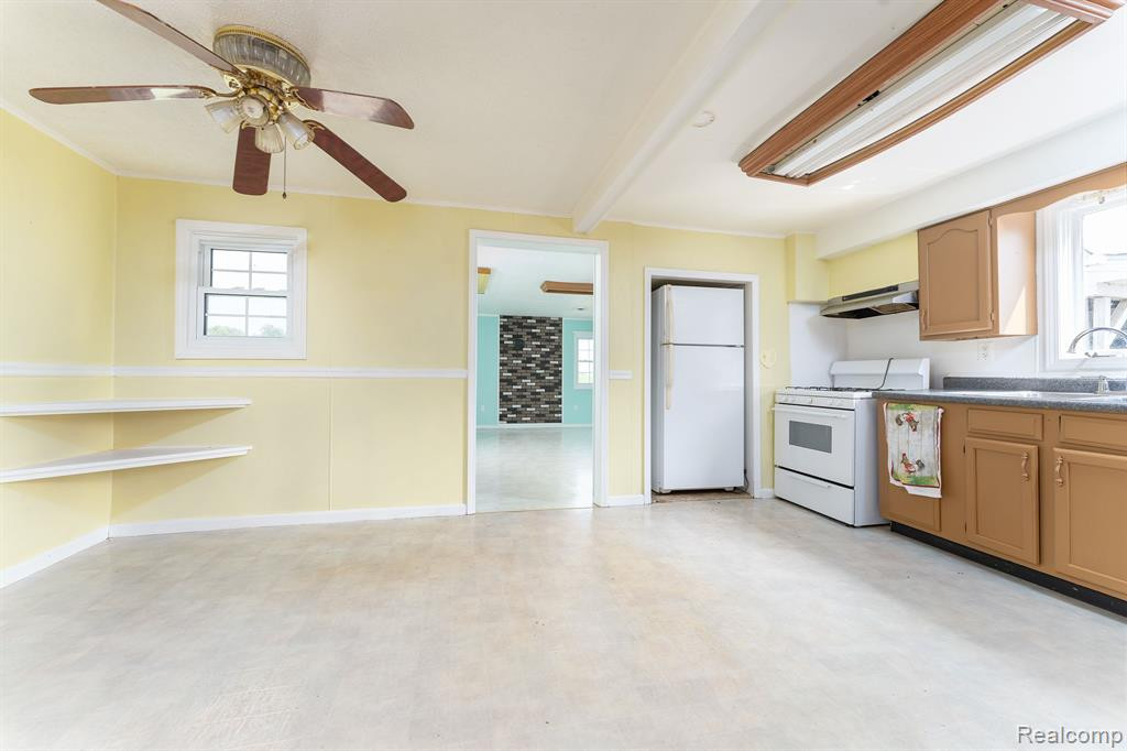 8015 EAST Road, Saginaw, MI 48601 — Photo 10