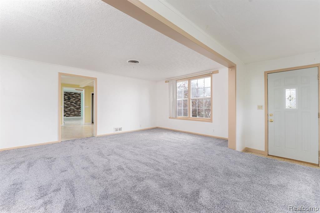 8015 EAST Road, Saginaw, MI 48601 — Photo 12