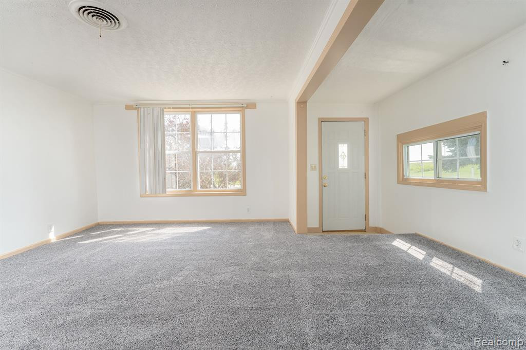 8015 EAST Road, Saginaw, MI 48601 — Photo 13
